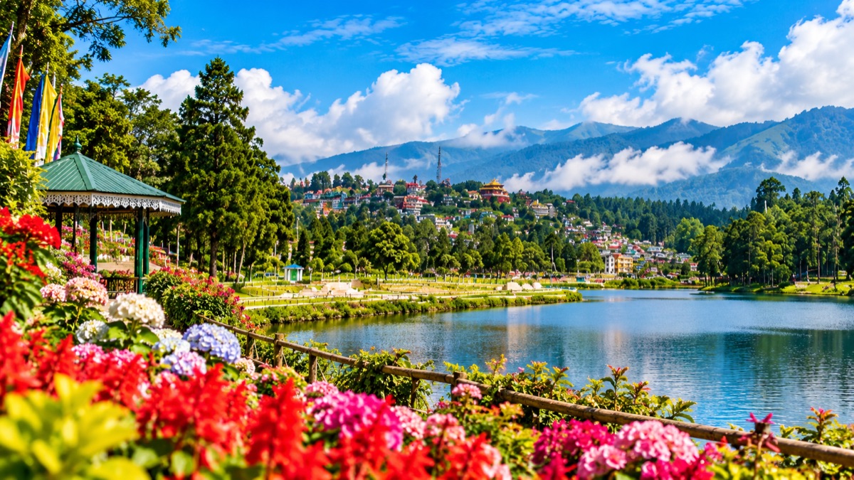 Sumendu Lake and the hills of Mirik